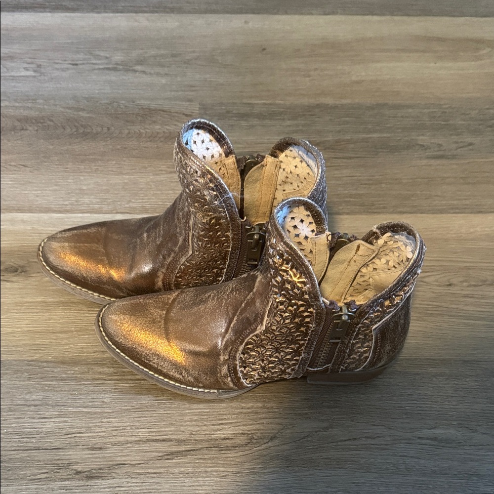 Circle G Metallic Brown Ankle Boots